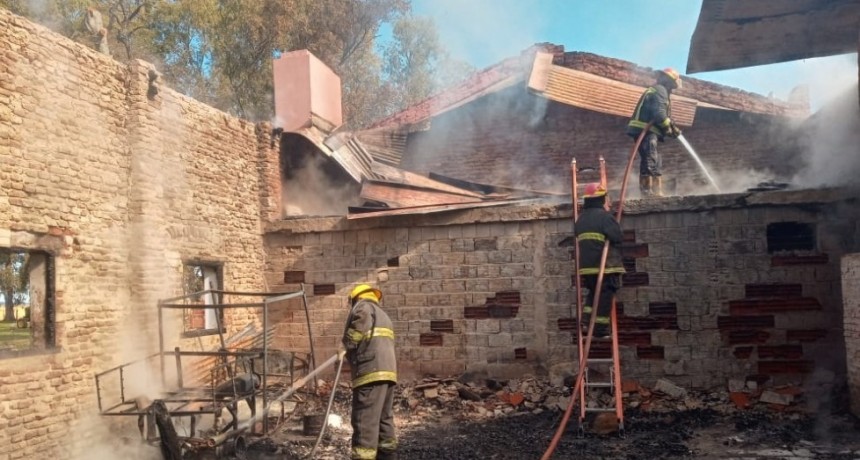 Bomberos Voluntarios de Urdampilleta acudió a un incendio en Estancia La Trinidad