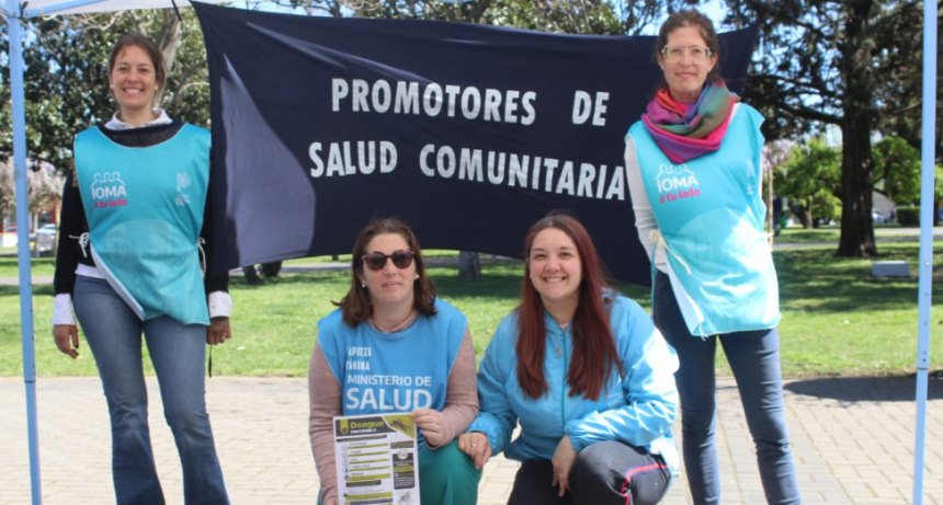 Un equipo de Promotores Comunitarios de IOMA de Azul, trabajó con los agente de la Secretaría de Salud