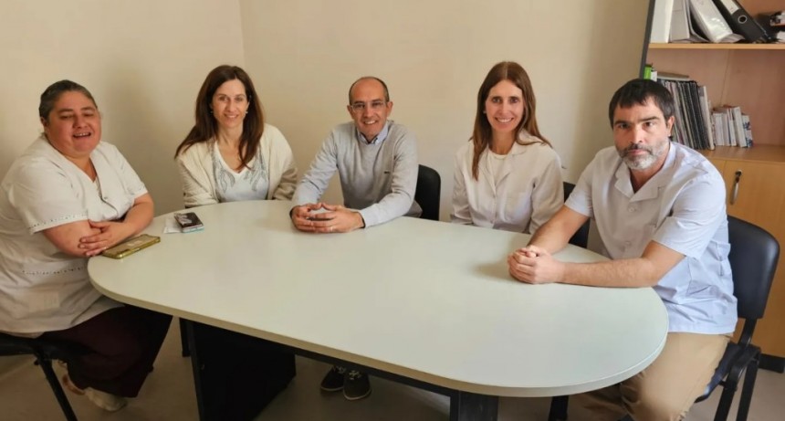 El Intendente Municipal junto a su equipo de salud, presentó a una nueva profesional que se incorpora al Capredoni
