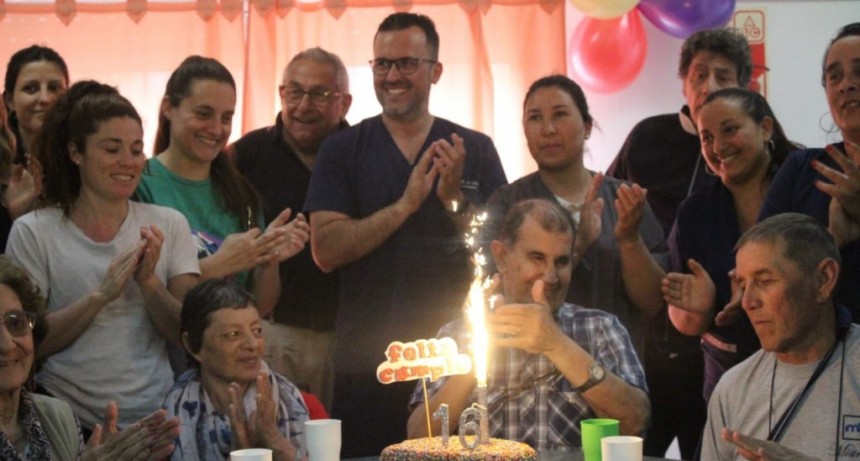 La Dirección de Adultos Mayores celebró el 16° Aniversario del Club de Día Reencuentro