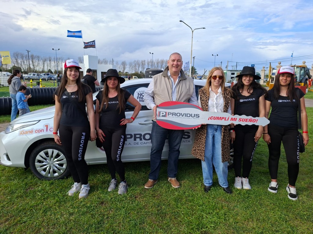 Providus entregó el Toyota Yaris a Norma Salicio, ganadora de Bolívar, fue en el marco de la Expo