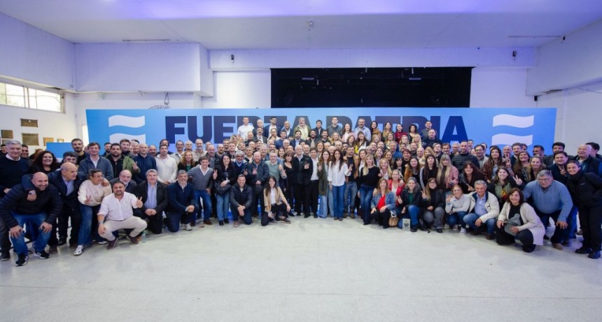 Convocados por Kicillof, Fuerza Patria con Taiana a la cabeza se reunió en Ensenada