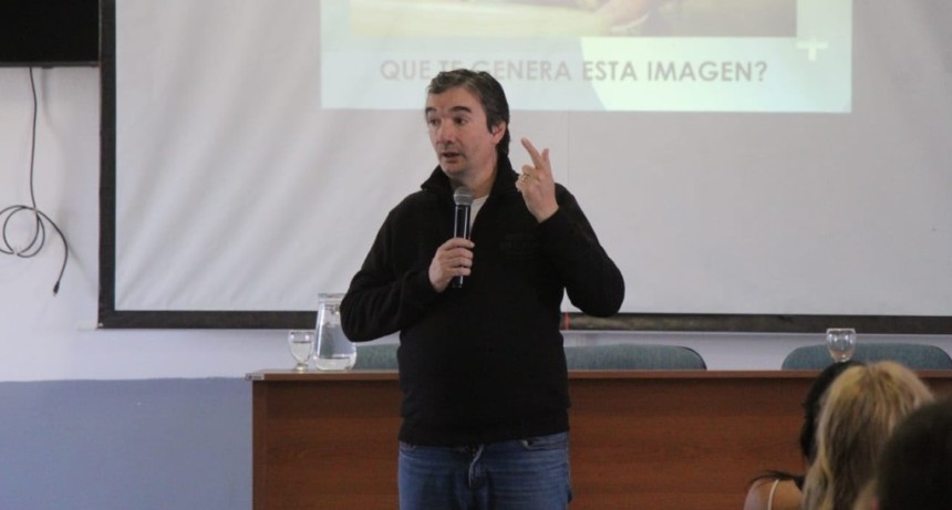 La Capacitaci&oacute;n para Cuidadores de Personas Mayores llega a Urdampilleta y Pirovano 