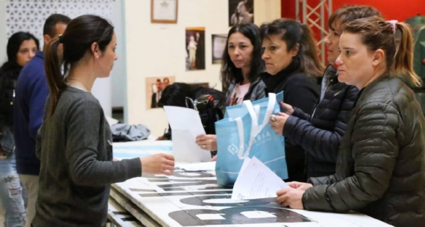 La entrega de kits para la maratón 