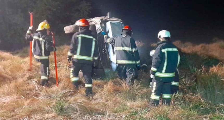 Vuelco sin heridos en prolongación 25 de Mayo y Ruta 205 vieja