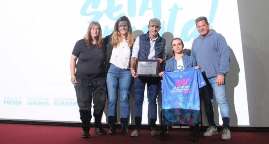 Brenda Sardón brindó una charla motivacional en el Cine Avenida