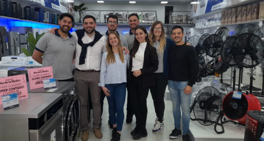 Servitec inauguró su segundo local en Bolívar, y con FM 10 estuvimos en avenida Brown 256