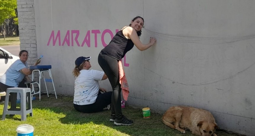 El ingreso al Parque Municipal ya tiene un nuevo mural, con la temática del Maratón Dino Hugo Tinelli, estuvo FM 10  en el lugar