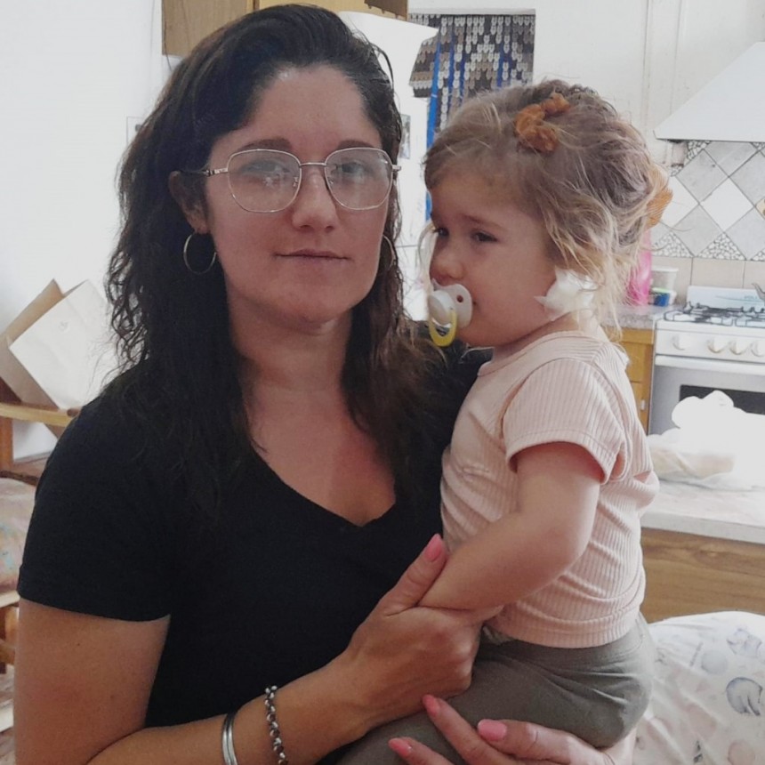 Natalia López: “Mi hija estaba acariciando al perro y de golpe se dio vuelta rápidamente y comenzó a morderla en la cabeza”