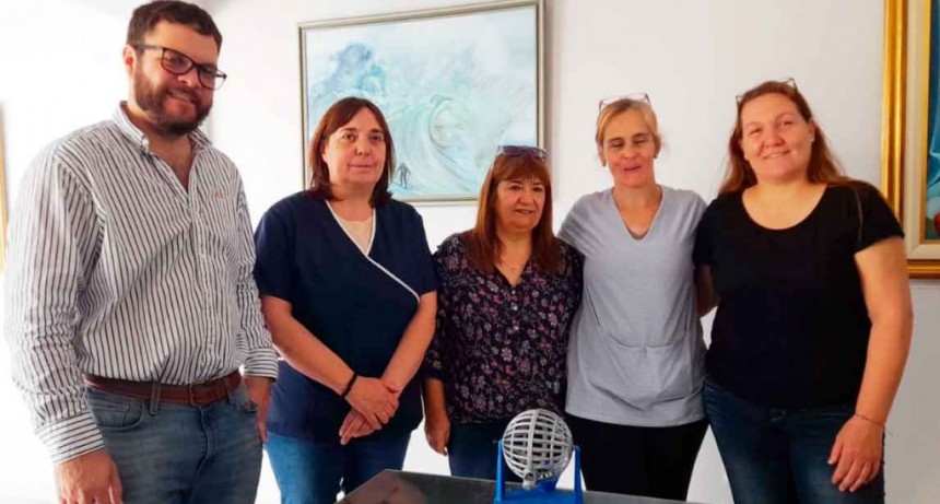 Mirta Rivas fue la ganadora de la moto que sorteaba la Escuela de Educación Especial Nº501