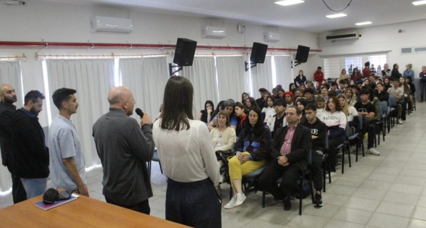 Con la participación de estudiantes del Partido de Bolívar, se llevó a cabo la Expo Bolívar Educa en el CRUB