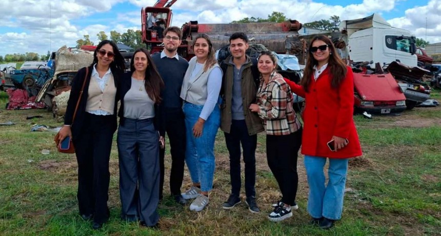 Juzgado de Faltas Municipal: Se inició la compactación de más de 500 vehículos y podrían llegar a sumarse más de 35 toneladas de chatarra que al ser vendida se convertirán en recursos para el Centro de Día Alegrías