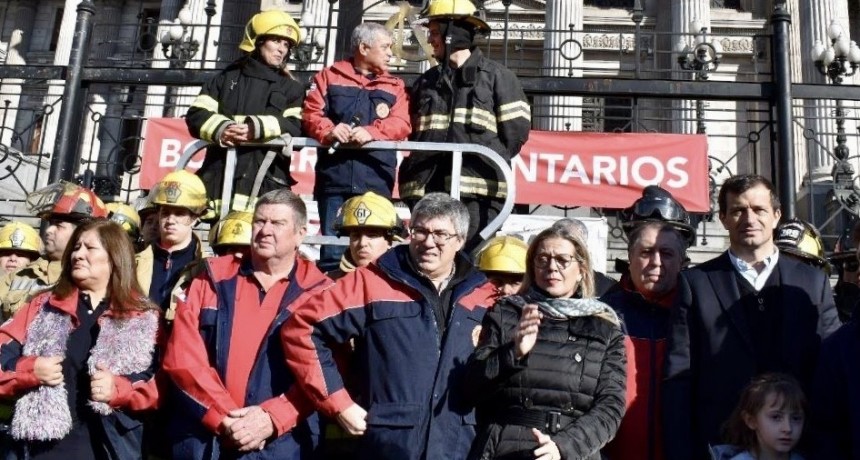 Bali Bucca present&oacute; un proyecto paara fortalecer el sistema de Bomberos Voluntarios