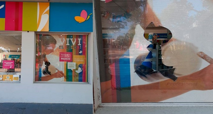 Da&ntilde;aron la vidriera del local comercial &ldquo;Colorshop&rdquo;