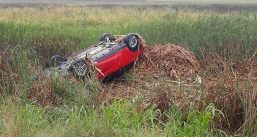 Informaci&oacute;n del vuelco en Ruta 65, en Radio Urdampilleta