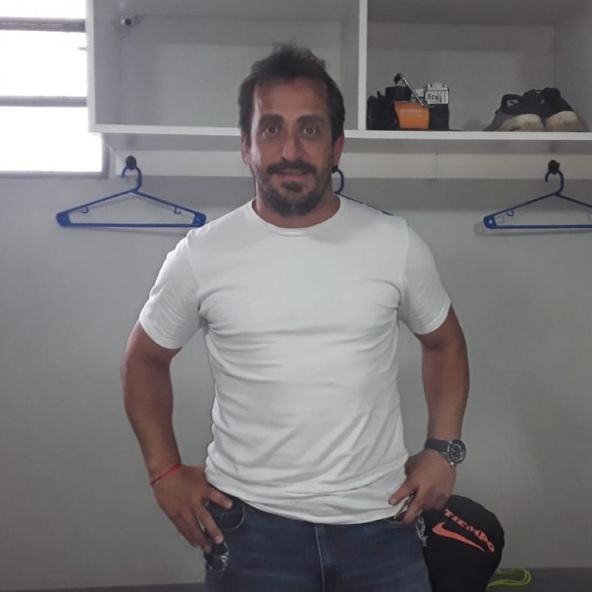 Tony Piergüidi: “La idea nuestra es conformar un plantel con 3 o 4 jugadores de afuera, con jerarquía, y después, jugar con la mayoría de los jugadores de Bolívar”