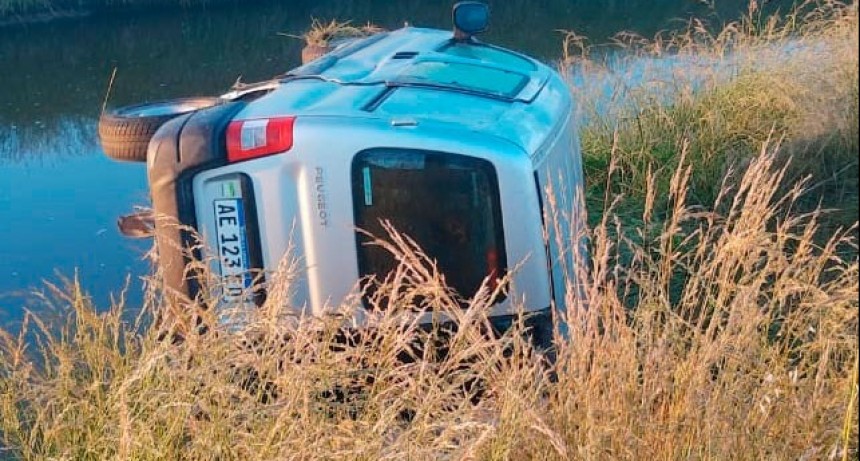 Despiste y vuelco en ruta 205