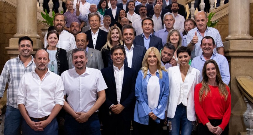 Kicillof se reunió con todos los intendentes del Frente de Todos