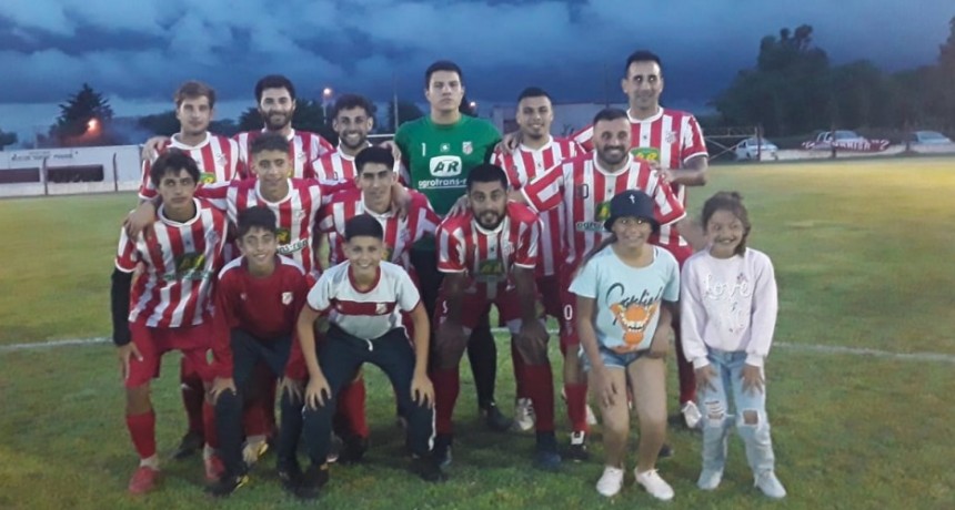 Empleados fue certero en la definición, y se llevó un 3 a 0 que prácticamente define la final