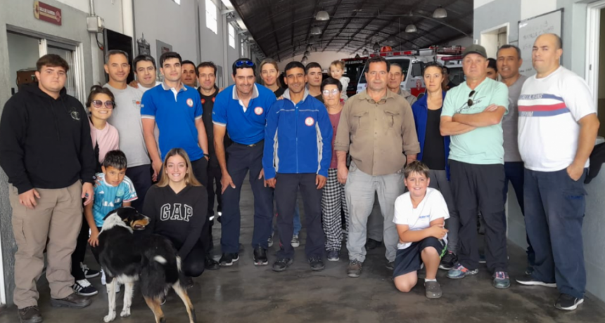 Regresaron los Bomberos Voluntarios de Bolívar que trabajaron junto a rescatistas en Villa Gesell , y FM 10 estuvo en el cuartel