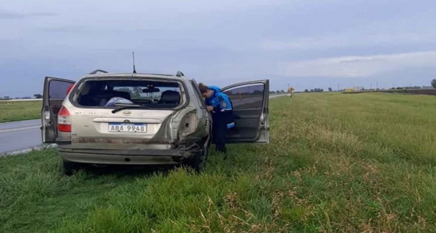 Ruta 5: Una familia de Uruguay sufrió un despiste sin consecuencias ni heridos