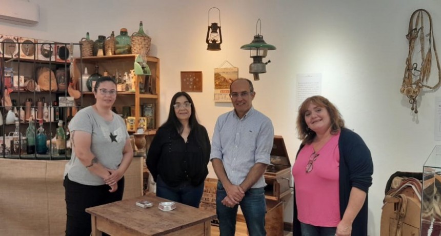 El intendente Marcos Pisano visitó la muestra Arreando Historias en el Museo Municipal Florentino Ameghino