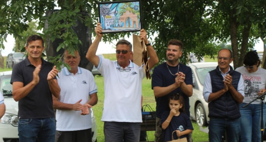 El intendente Pisano acompañó  el acto inaugural del  71° Campeonato Nacional de Vuelo a Vela que se desarrolla en Bolívar