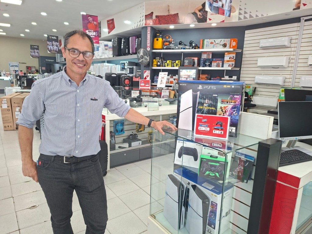 Naldo Lombardi  entró a la cancha con el Cyber Monday y no lo vas a creer