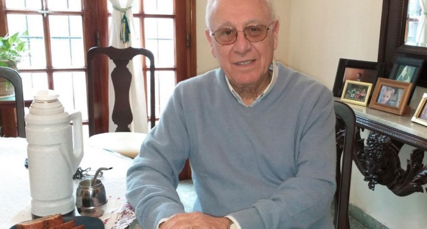 Dr. Siro Flores: &ldquo;Me result&oacute; muy grata la forma en que se aprob&oacute; el programa, por amplia mayor&iacute;a&rdquo; 