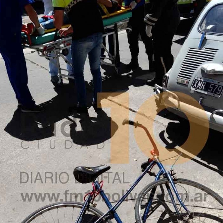 Un ciclista impact&oacute; contra un veh&iacute;culo que se encontraba estacionado