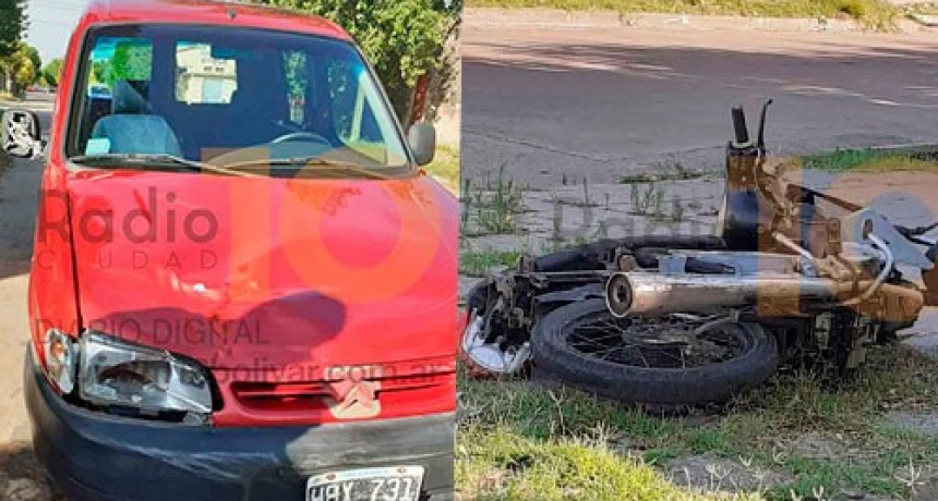 Dorrego y Urquiza: Fuerte impacto entre una moto y una camioneta