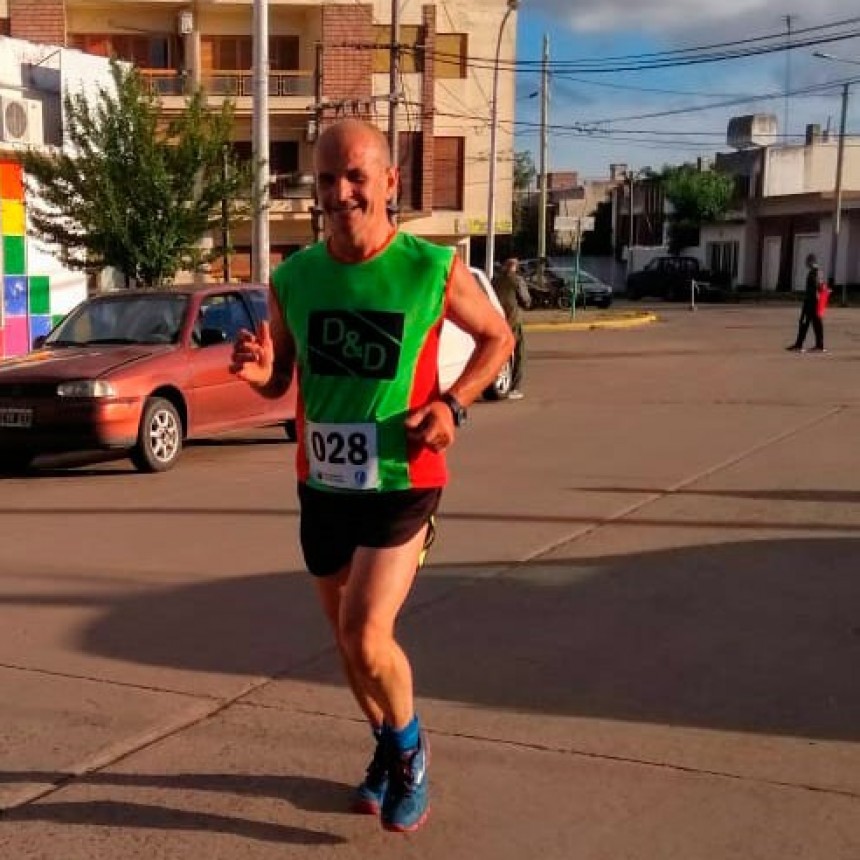 Sergio Murgadez subió al primer lugar del podio en la Maratón del Lago 