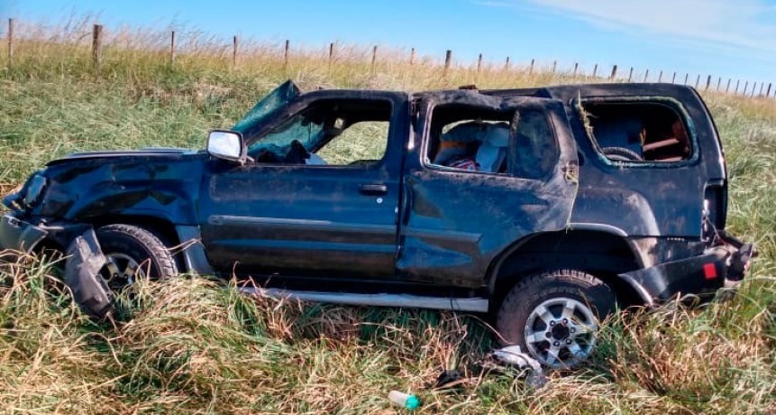 Despiste y vuelco de una camioneta en Ruta 65, tramo 9 de Julio-Bolívar