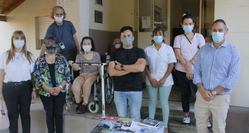 El Municipio y la Provincia entregaron libros en Casa Hogar y el Asilo de Ancianos
