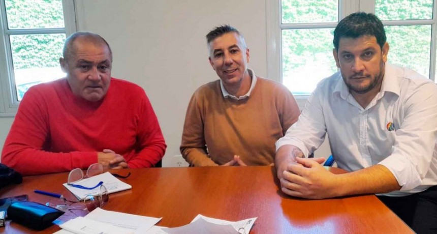 La Cooperativa Eléctrica adquirió 200 nuevas luminarias Led, capacitó al personal con la firma ITALAVIA SA/ELT ARGENTINA, y es inminente la iluminación de nuevos barrios 