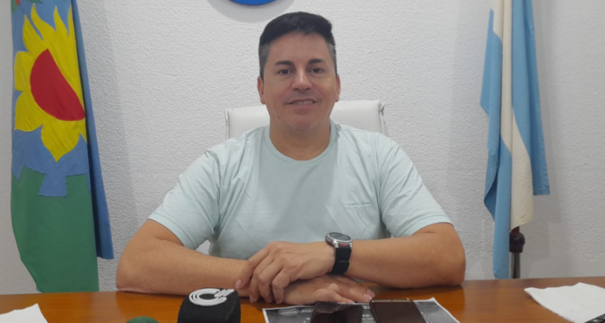 El Municipio se prepara para encender las luces del Árbol de los Sueños en Bolívar y las Localidades, En FM 10 hablamos con el Director de Cultura Jorge Fernández